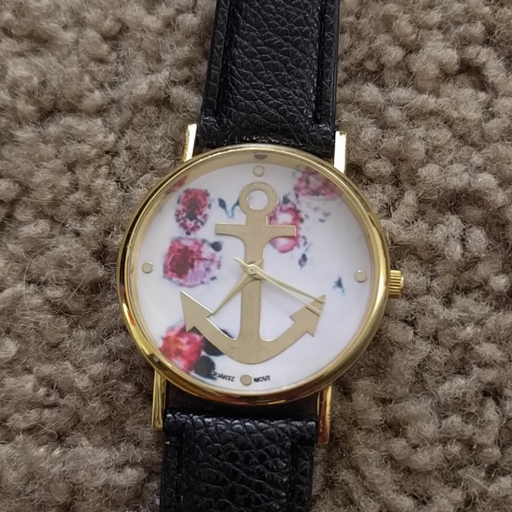 Sold,‼️‼️Watch ‼️free with any purchase ❤️